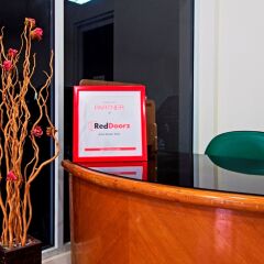 Отель RedDoorz @ Salemba Raya развлечения