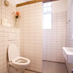 Отель SimpleBed Hostel Дания, Орхус - отзывы, цены и фото номеров - забронировать отель SimpleBed Hostel онлайн ванная фото 2
