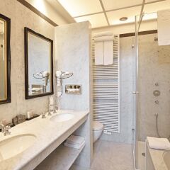 Отель De Tuilerieën - Small Luxury Hotels of the World Бельгия, Брюгге - отзывы, цены и фото номеров - забронировать отель De Tuilerieën - Small Luxury Hotels of the World онлайн ванная фото 2