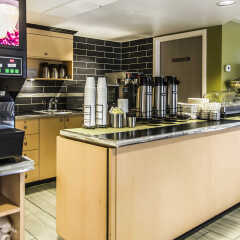 Отель Quality Suites Quebec City Канада, Квебек - отзывы, цены и фото номеров - забронировать отель Quality Suites Quebec City онлайн питание фото 2
