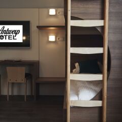 Отель Antwerp Inn сейф в номере
