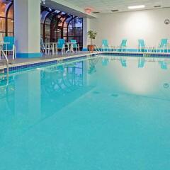 Отель Hampton Inn New York - LaGuardia Airport США, Нью-Йорк - отзывы, цены и фото номеров - забронировать отель Hampton Inn New York - LaGuardia Airport онлайн бассейн фото 3