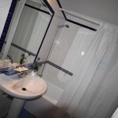 Hotel Mediterraneo Carihuela ванная
