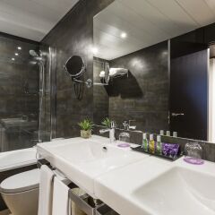 Отель Ayre Hotel Sevilla Испания, Севилья - 2 отзыва об отеле, цены и фото номеров - забронировать отель Ayre Hotel Sevilla онлайн ванная фото 2