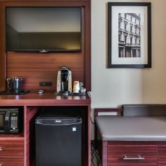 Отель Comfort Suites Downtown Канада, Виндзор - отзывы, цены и фото номеров - забронировать отель Comfort Suites Downtown онлайн удобства в номере фото 2