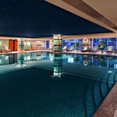 Отель Crowne Plaza Chongqing Jiefangbei бассейн
