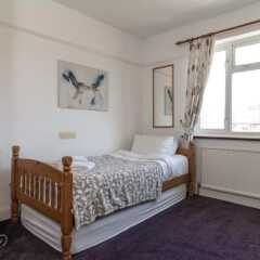 Отель 3 Bedroom House In Brighton With Garden Брайтон комната для гостей