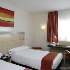 Отель B&B Hotel Madrid Aeropuerto T1 T2 T3 Испания, Мадрид - 8 отзывов об отеле, цены и фото номеров - забронировать отель B&B Hotel Madrid Aeropuerto T1 T2 T3 онлайн комната для гостей фото 4
