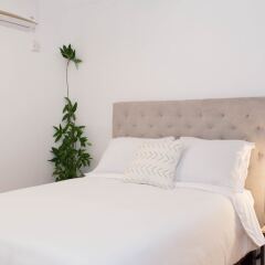 Отель Renovated Apt.Walk to Marley Museum комната для гостей фото 2