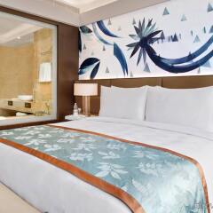 The Leela Ambience Convention Hotel, Delhi комната для гостей фото 2
