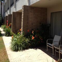 West Beach Inn, a Coast Hotel фото 2