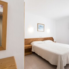 Отель Hostal Roca Испания, Сан-Антони-де-Портмань - 4 отзыва об отеле, цены и фото номеров - забронировать отель Hostal Roca онлайн