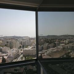 Windows of Jerusalem Vacation Rental Apartments by EXP Израиль, Иерусалим - отзывы, цены и фото номеров - забронировать отель Windows of Jerusalem Vacation Rental Apartments by EXP онлайн балкон
