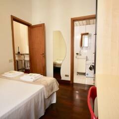 Отель Travel & Stay Frezza Red комната для гостей фото 3