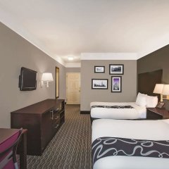 Отель La Quinta Inn & Suites by Wyndham Beaumont West США, Бомонт - отзывы, цены и фото номеров - забронировать отель La Quinta Inn & Suites by Wyndham Beaumont West онлайн комната для гостей
