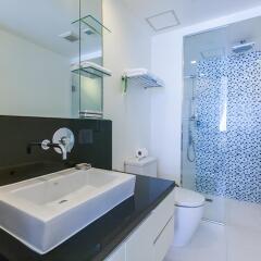 Отель Oakwood Residence Sukhumvit 24 Бангкок ванная