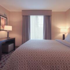 Отель Embassy Suites Columbus-Airport Колумбус комната для гостей