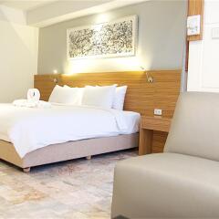 Отель Jolly Suites & Spa Thaphra комната для гостей фото 2