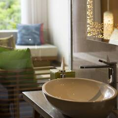 Отель Maya Sanur Resort & Spa ванная