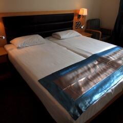 Cromwell International Hotel сейф в номере