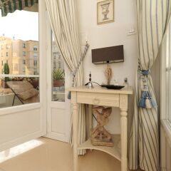 Отель Appartement Flora - 5 Stars Holiday House удобства в номере