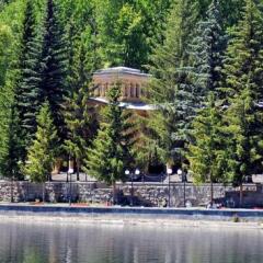 Отель Jermuk Villa Imperial Джермук приотельная территория