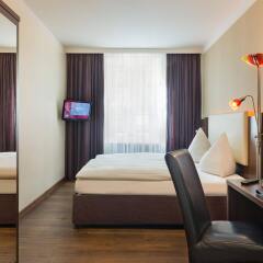 Hotel Deutsche Eiche Мюнхен сейф в номере