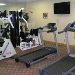 Clarion Hotel Buffalo Airport фитнесс-зал фото 2