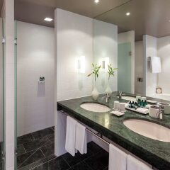 Отель Sofitel Berlin Kurfuerstendamm Германия, Берлин - 2 отзыва об отеле, цены и фото номеров - забронировать отель Sofitel Berlin Kurfuerstendamm онлайн ванная фото 2