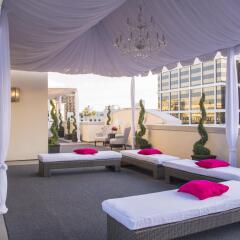 Luxe Hotel Rodeo Drive бассейн