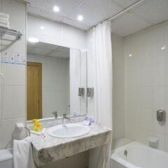 Отель Marconfort Griego Hotel - Все включено Испания, Торремолинос - отзывы, цены и фото номеров - забронировать отель Marconfort Griego Hotel - Все включено онлайн ванная фото 2