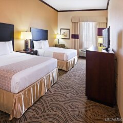 Отель La Quinta Inn & Suites by Wyndham Burleson США, Джошуа - отзывы, цены и фото номеров - забронировать отель La Quinta Inn & Suites by Wyndham Burleson онлайн комната для гостей фото 5