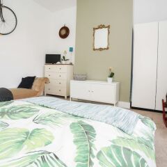 Отель Super 2 bed flat in Greenwich комната для гостей