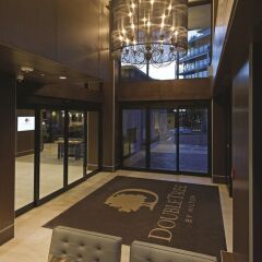 Отель DoubleTree by Hilton Hotel & Suites Victoria Канада, Виктория - отзывы, цены и фото номеров - забронировать отель DoubleTree by Hilton Hotel & Suites Victoria онлайн с домашними животными