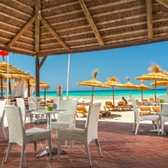Отель Yadis Djerba Golf Thalasso & Spa Тунис, Мидун - отзывы, цены и фото номеров - забронировать отель Yadis Djerba Golf Thalasso & Spa онлайн гостиничный бар