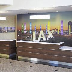Отель Embassy Suites Los Angeles - International Airport/North США, Лос-Анджелес - отзывы, цены и фото номеров - забронировать отель Embassy Suites Los Angeles - International Airport/North онлайн спортивное сооружение