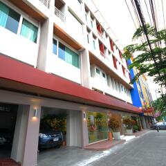Отель Bangkok Loft Inn Бангкок парковка