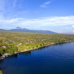 Отель Mimpi Resort Tulamben Dive and Spa пляж