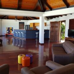 Отель Villa Riviera - Tahiti Французская Полинезия, Пунаауиа - отзывы, цены и фото номеров - забронировать отель Villa Riviera - Tahiti онлайн интерьер отеля фото 2