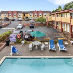 Отель Hollywood Inn Express South Лос-Анджелес бассейн фото 2