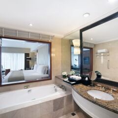 Отель InterContinental Kuala Lumpur Малайзия, Куала-Лумпур - 1 отзыв об отеле, цены и фото номеров - забронировать отель InterContinental Kuala Lumpur онлайн ванная фото 2
