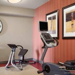 Отель Embassy Suites Minneapolis - Airport Блумингтон фитнесс-зал фото 3