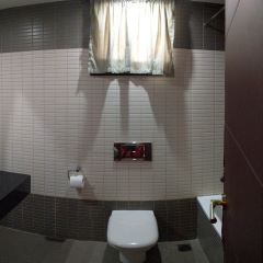 Отель The Camelot Rest House ванная