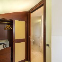 Ruzzini Palace Hotel сейф в номере