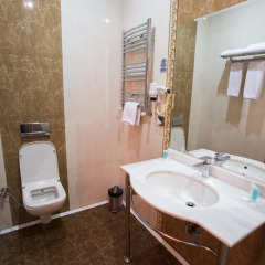 Отель Grand Hotel Азербайджан, Баку - 8 отзывов об отеле, цены и фото номеров - забронировать отель Grand Hotel онлайн ванная фото 2