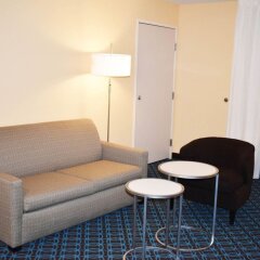 Отель Fairfield Inn & Suites by Marriott Albuquerque Airport комната для гостей фото 4