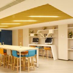 Отель Holiday Inn Express Shanghai Gubei гостиничный бар