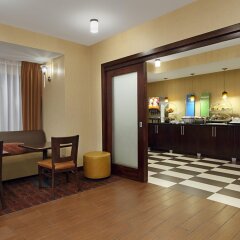 Отель Hampton Inn Columbus-International Airport интерьер отеля фото 2
