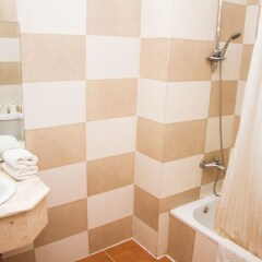 Отель Alanbat Hotel Иордания, Вади-Муса - отзывы, цены и фото номеров - забронировать отель Alanbat Hotel онлайн ванная