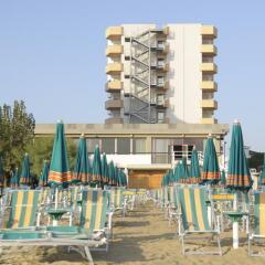 Отель Grand Hotel Adriatico Италия, Монтезильвано - отзывы, цены и фото номеров - забронировать отель Grand Hotel Adriatico онлайн бассейн фото 2